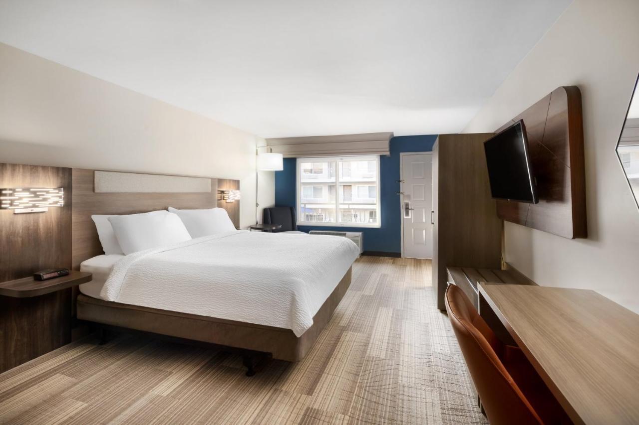 Holiday Inn Express Simi Valley By Ihg Экстерьер фото