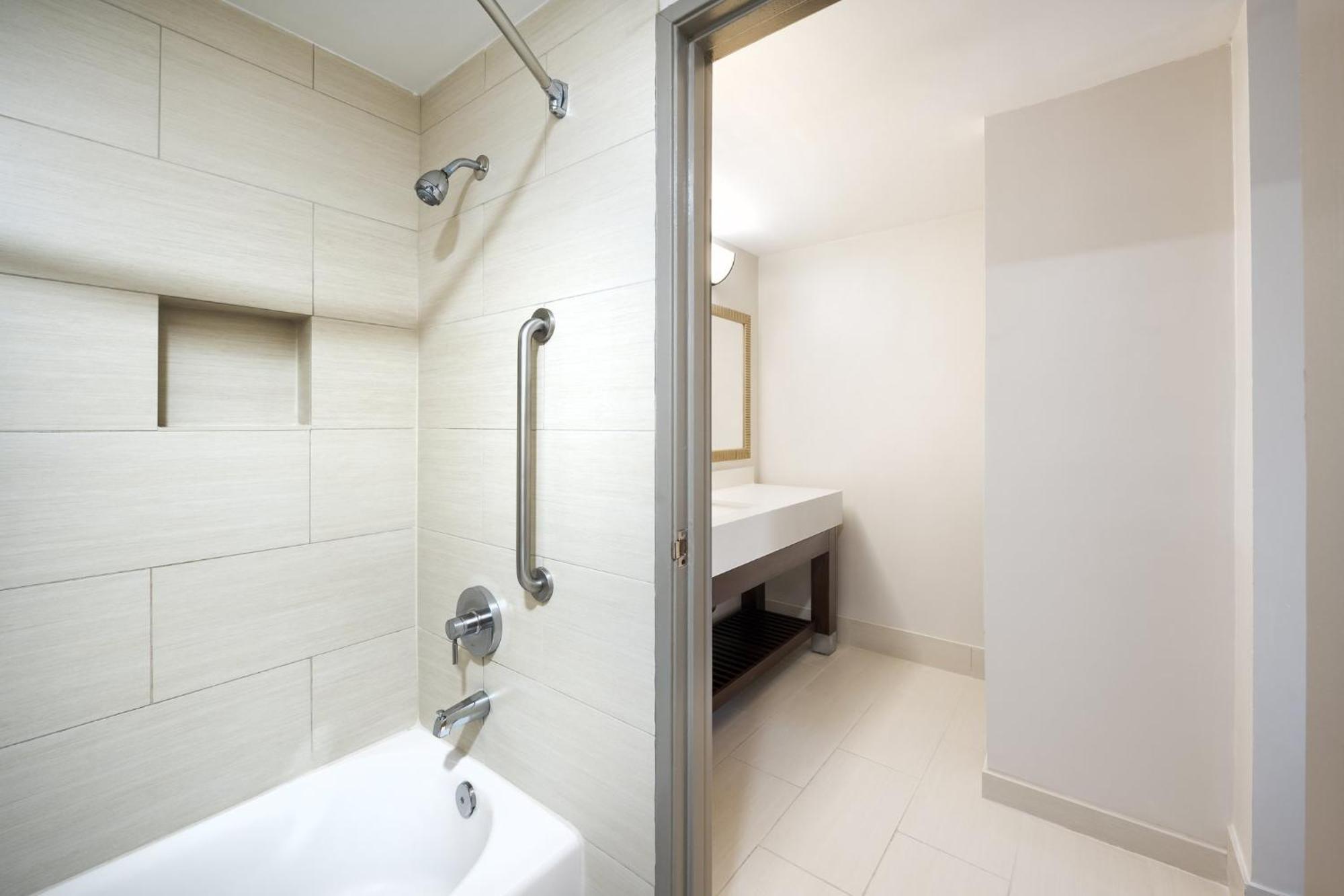 Holiday Inn Express Simi Valley By Ihg Экстерьер фото