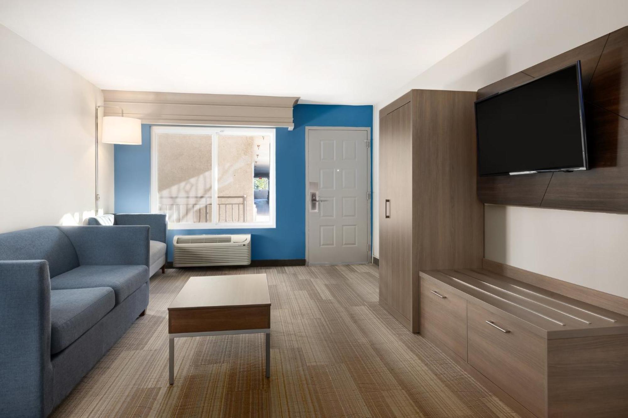 Holiday Inn Express Simi Valley By Ihg Экстерьер фото