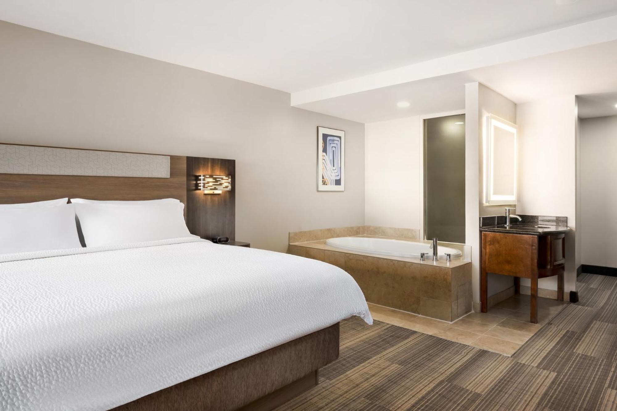 Holiday Inn Express Simi Valley By Ihg Экстерьер фото