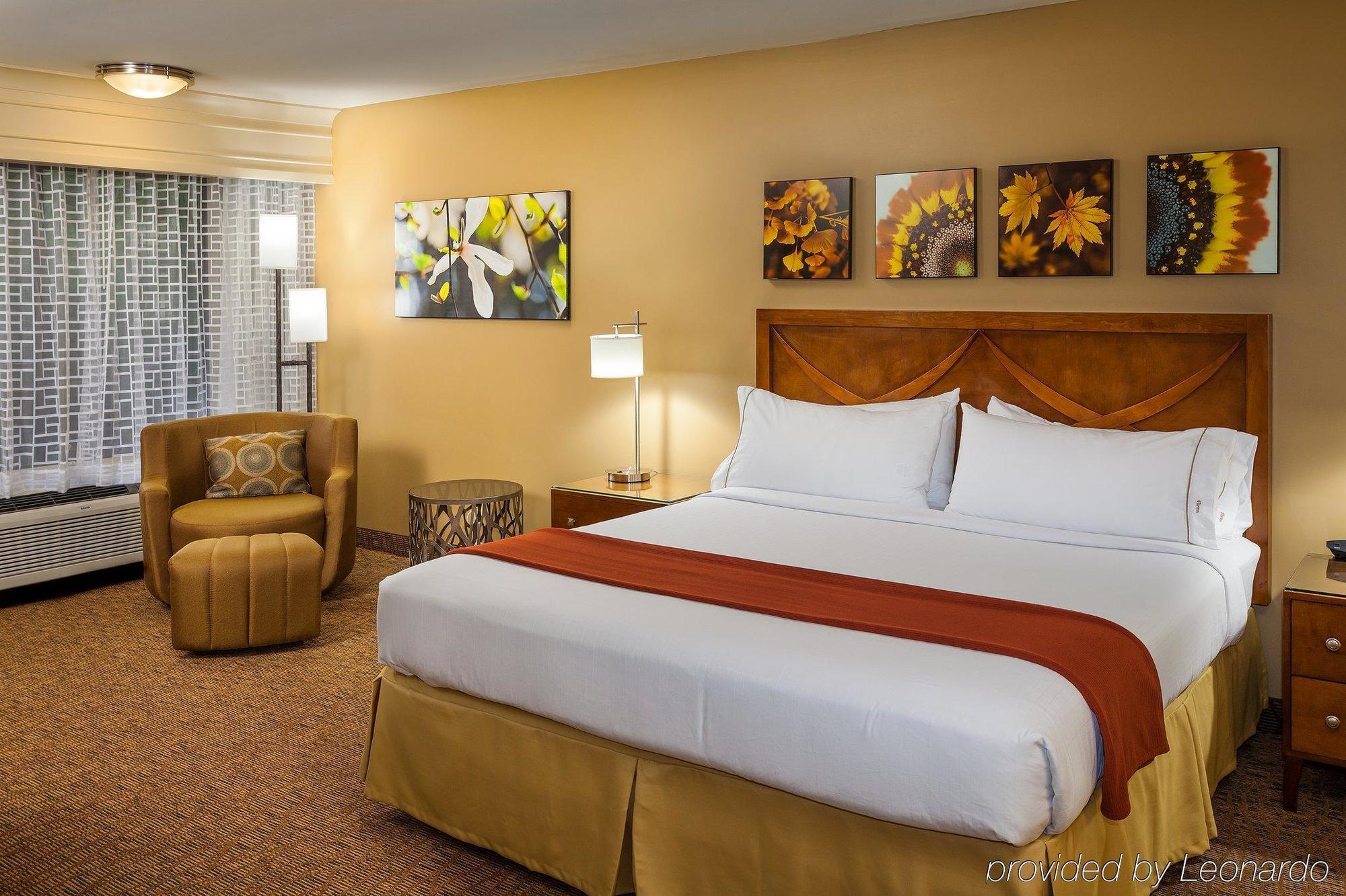 Holiday Inn Express Simi Valley By Ihg Экстерьер фото