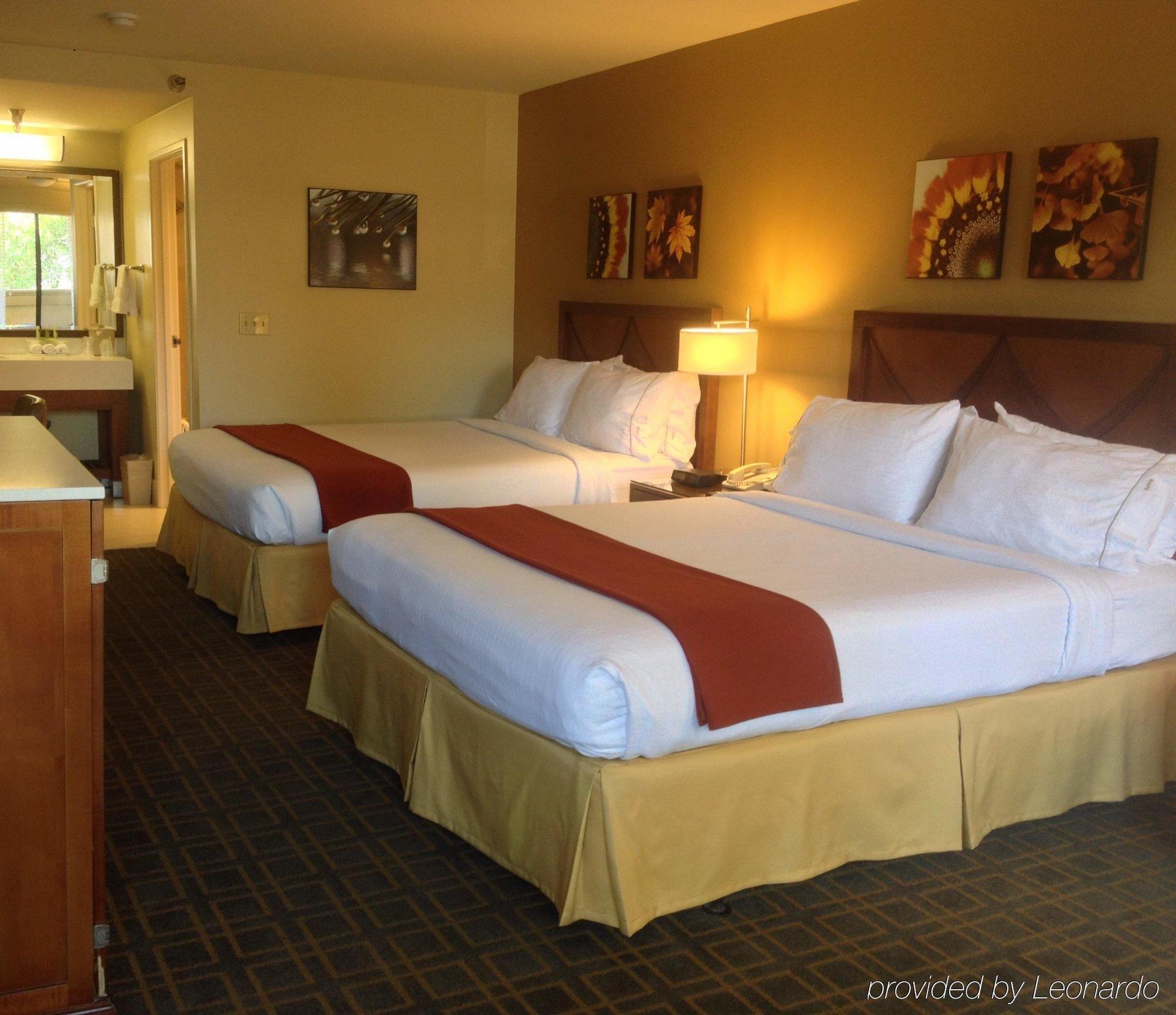 Holiday Inn Express Simi Valley By Ihg Экстерьер фото