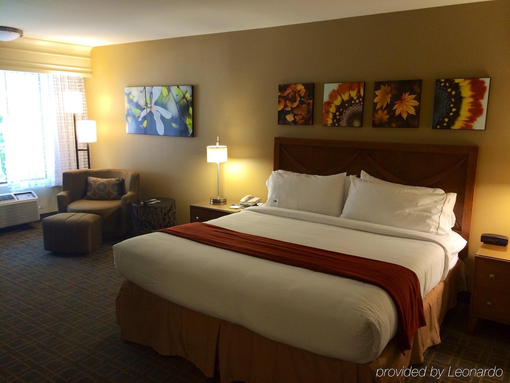 Holiday Inn Express Simi Valley By Ihg Экстерьер фото
