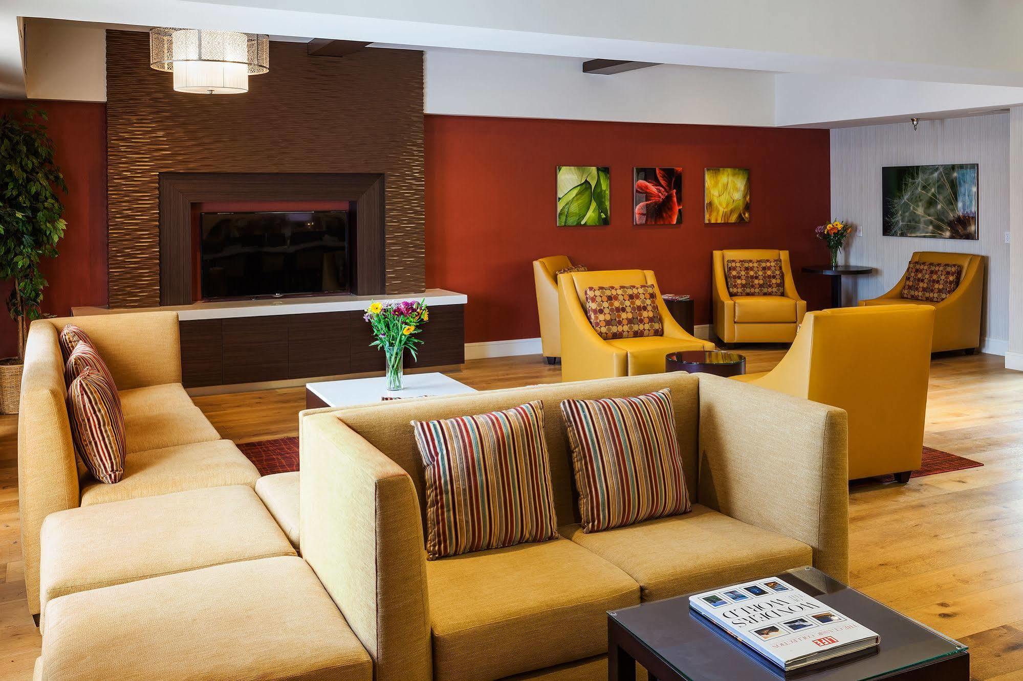 Holiday Inn Express Simi Valley By Ihg Экстерьер фото