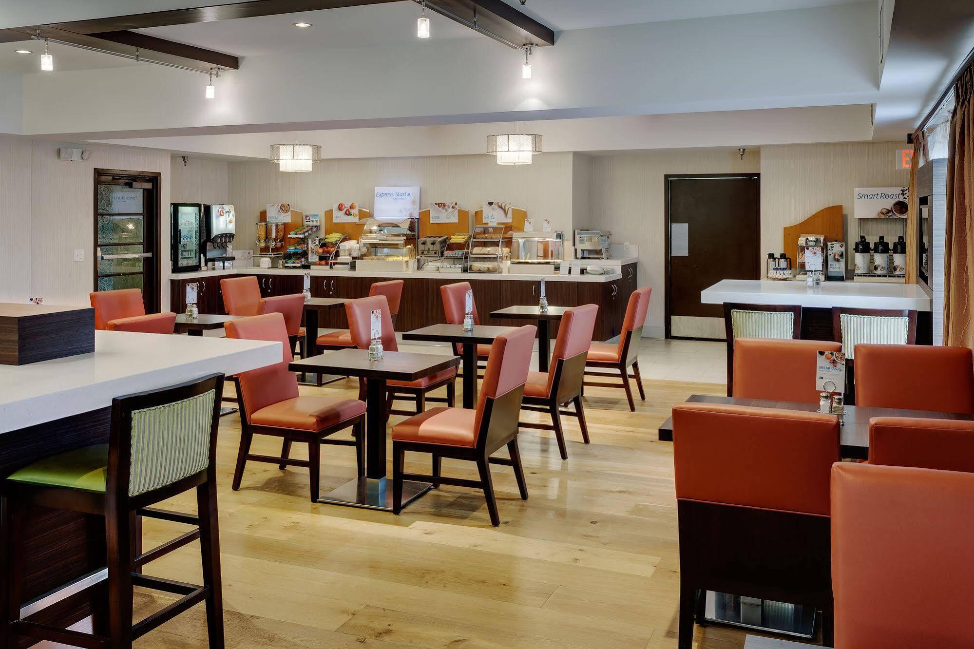Holiday Inn Express Simi Valley By Ihg Экстерьер фото