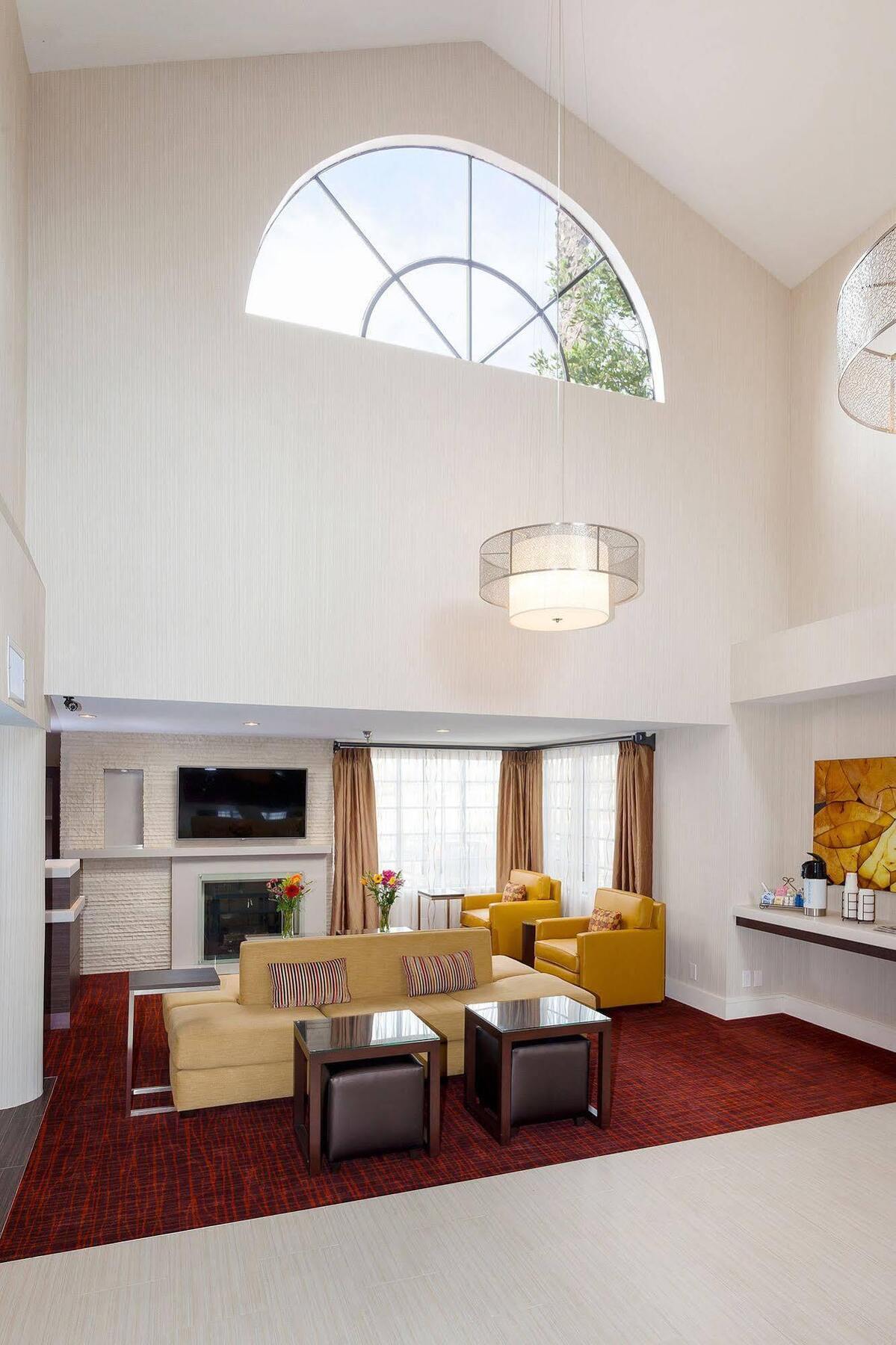 Holiday Inn Express Simi Valley By Ihg Экстерьер фото