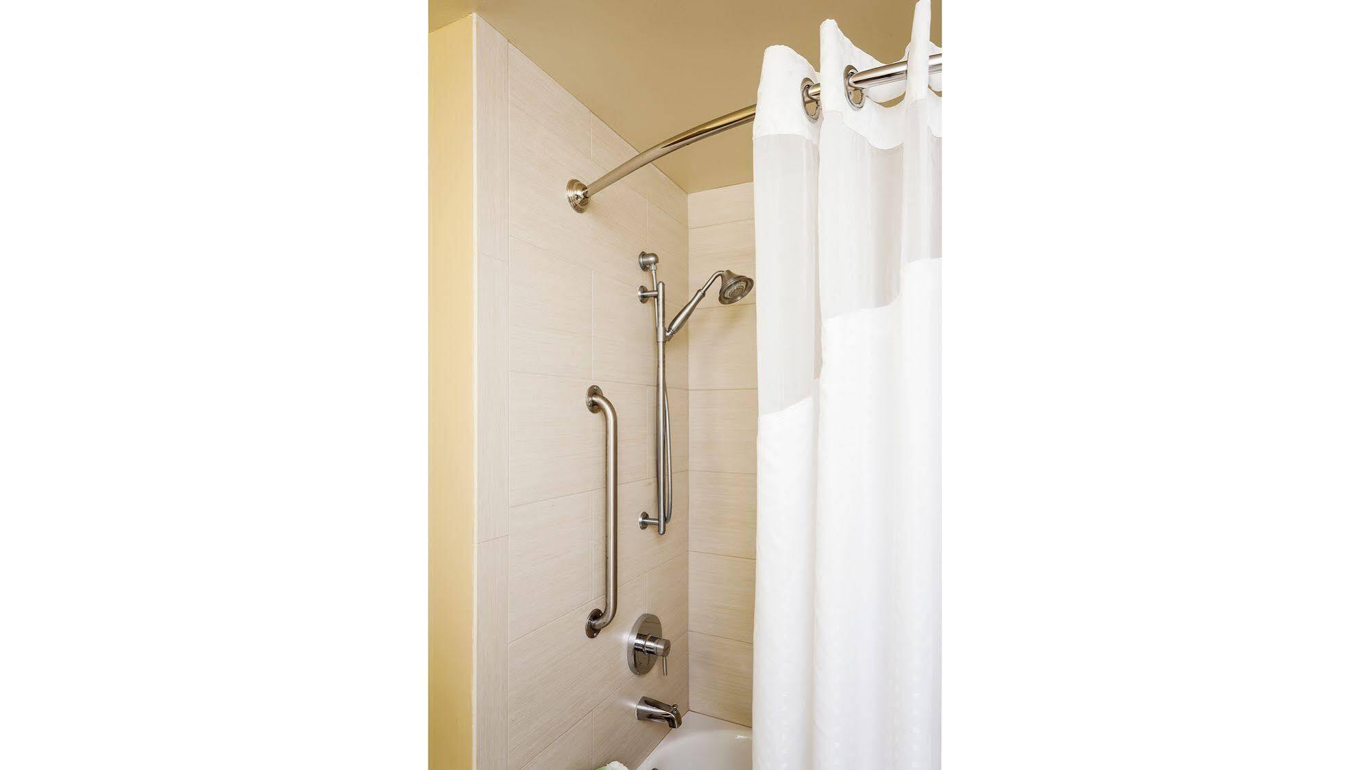 Holiday Inn Express Simi Valley By Ihg Экстерьер фото