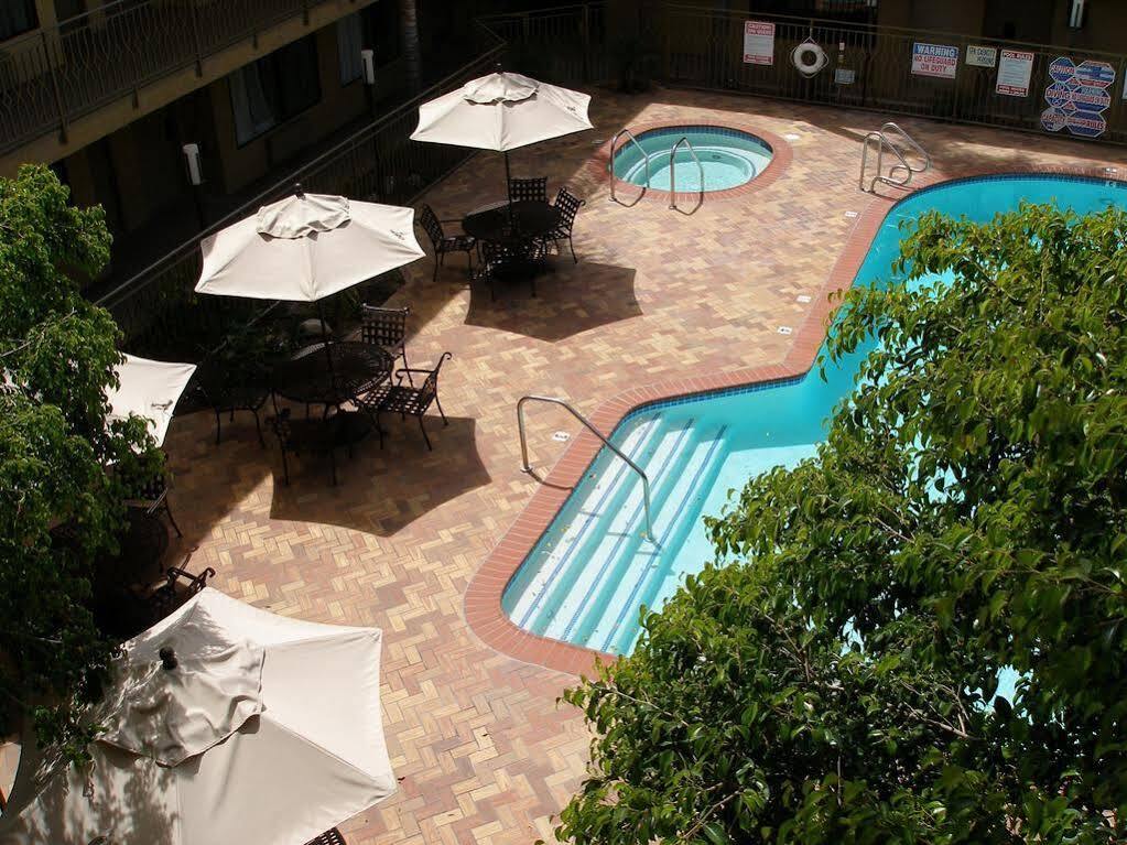 Holiday Inn Express Simi Valley By Ihg Экстерьер фото