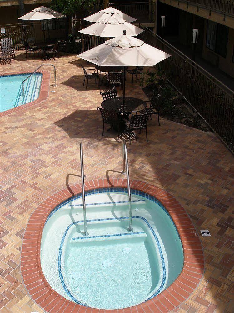 Holiday Inn Express Simi Valley By Ihg Экстерьер фото